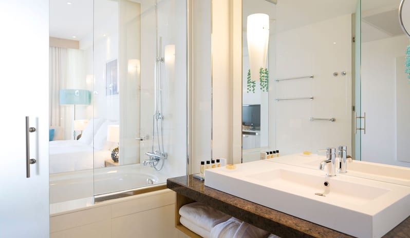 SUN GARDENS - DELUXE ROOM DRESSING ROOM